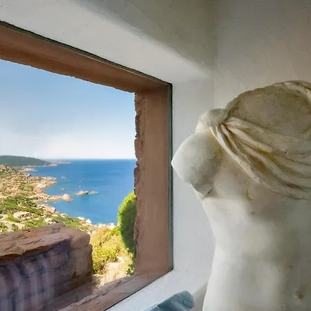 Designer Among Rocks, Art And Endless Blue Apartment Costa Paradiso