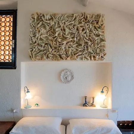 Apartment Designer Among Rocks, Art And Endless Blue *