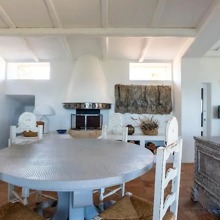 Designer Among Rocks, Art And Endless Blue Apartment *