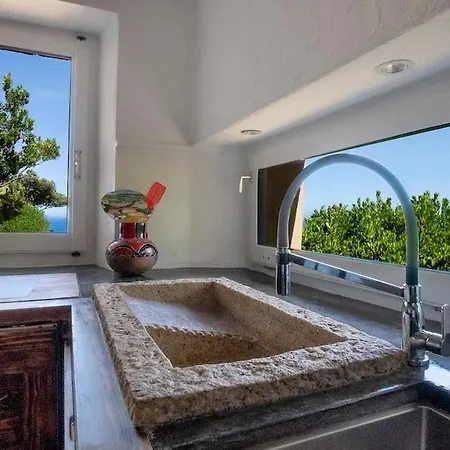 Apartman Designer Among Rocks, Art And Endless Blue *