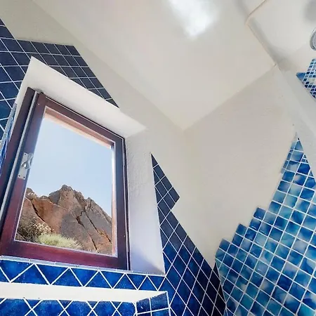Apartman Designer Among Rocks, Art And Endless Blue *