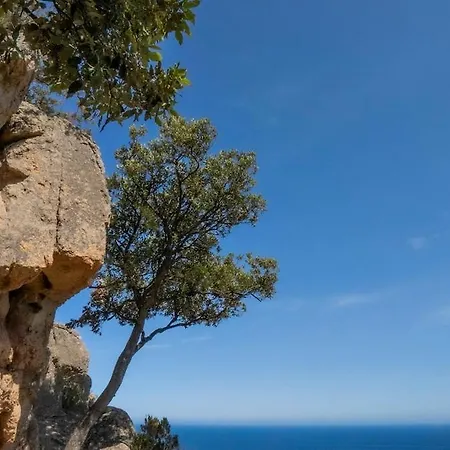Apartman Designer Among Rocks, Art And Endless Blue *