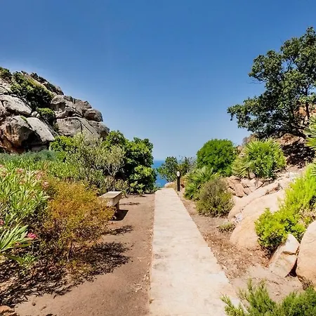Designer Among Rocks, Art And Endless Blue Apartment *