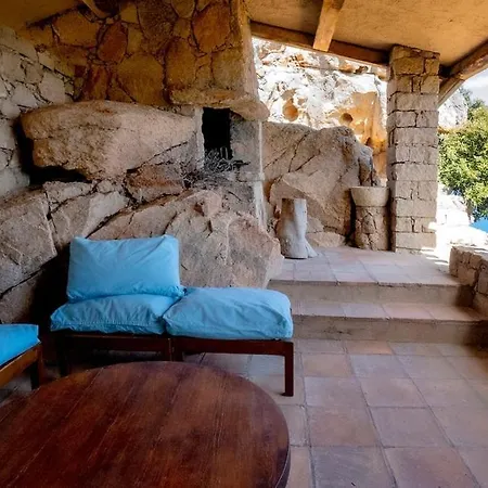 Designer Among Rocks, Art And Endless Blue Apartman *