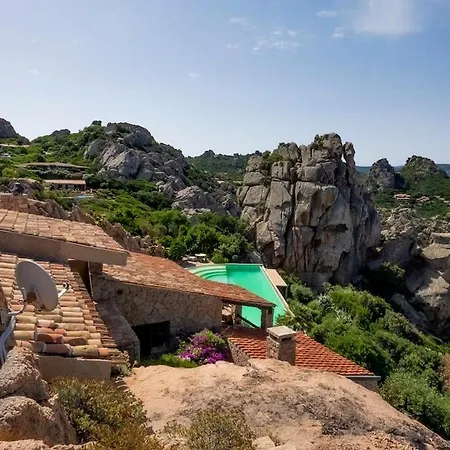 Apartment Designer Among Rocks, Art And Endless Blue *